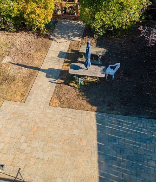 Pavers – Karen S4 expert paver installation in Oakland. patio with a table and chairs